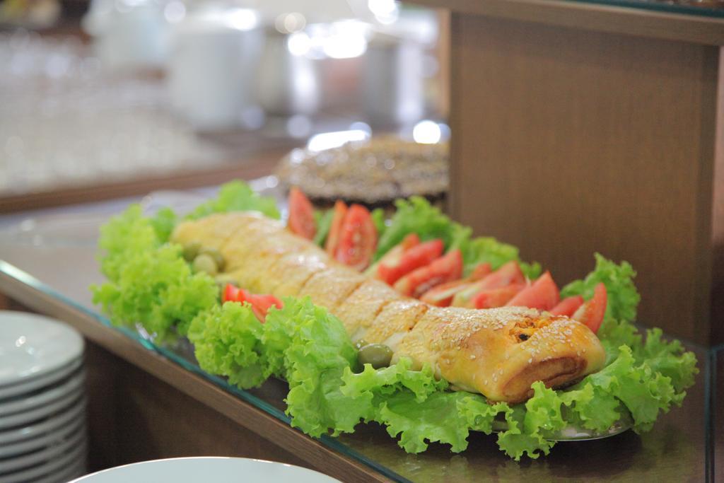 פטרוסיניו Guines Palace Hotel מראה חיצוני תמונה
