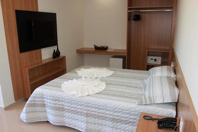 פטרוסיניו Guines Palace Hotel מראה חיצוני תמונה