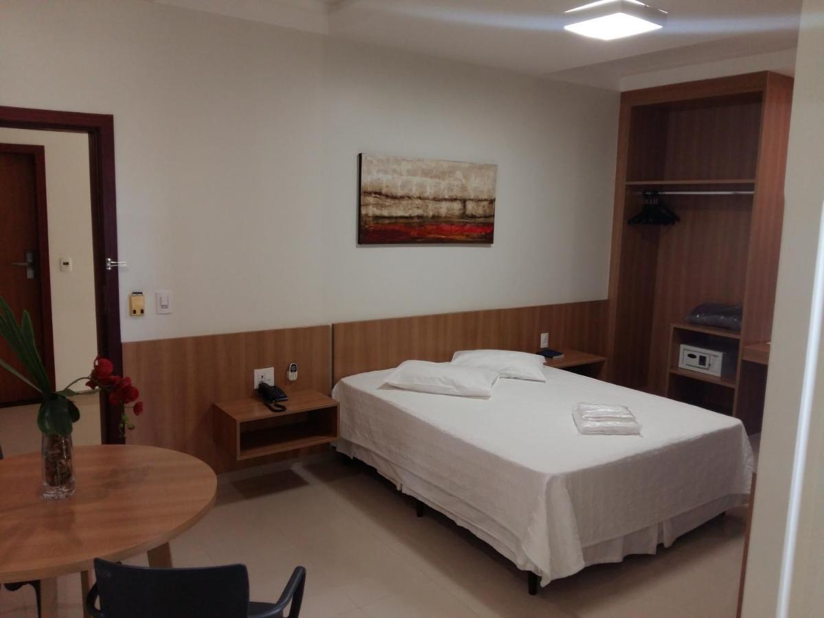 פטרוסיניו Guines Palace Hotel מראה חיצוני תמונה