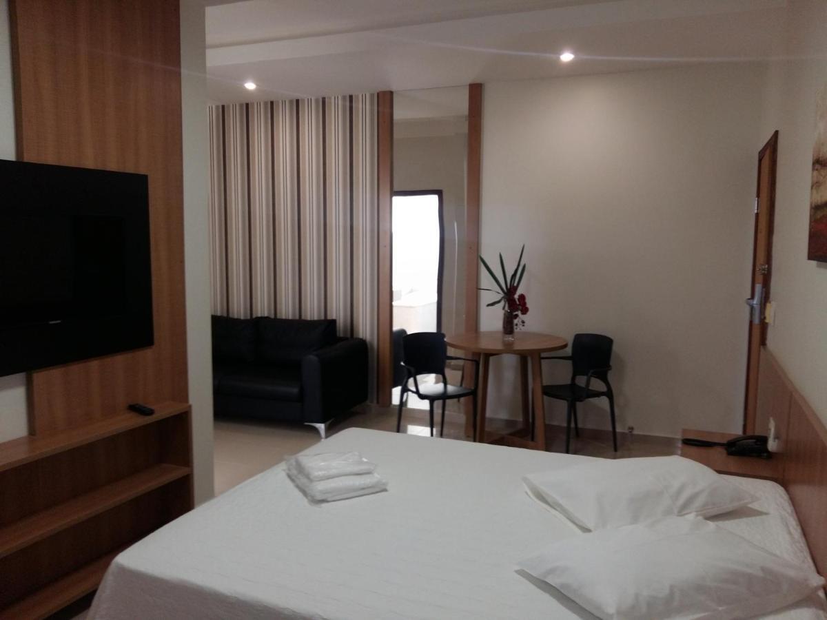 פטרוסיניו Guines Palace Hotel מראה חיצוני תמונה