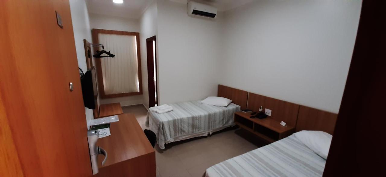פטרוסיניו Guines Palace Hotel מראה חיצוני תמונה