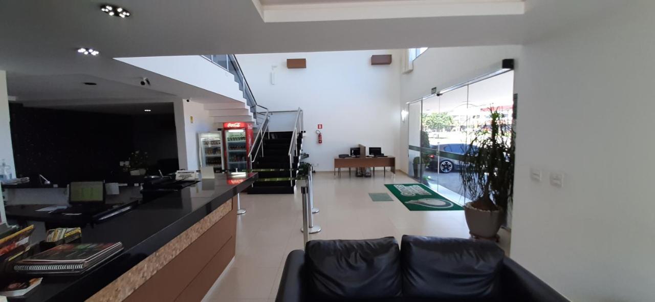 פטרוסיניו Guines Palace Hotel מראה חיצוני תמונה